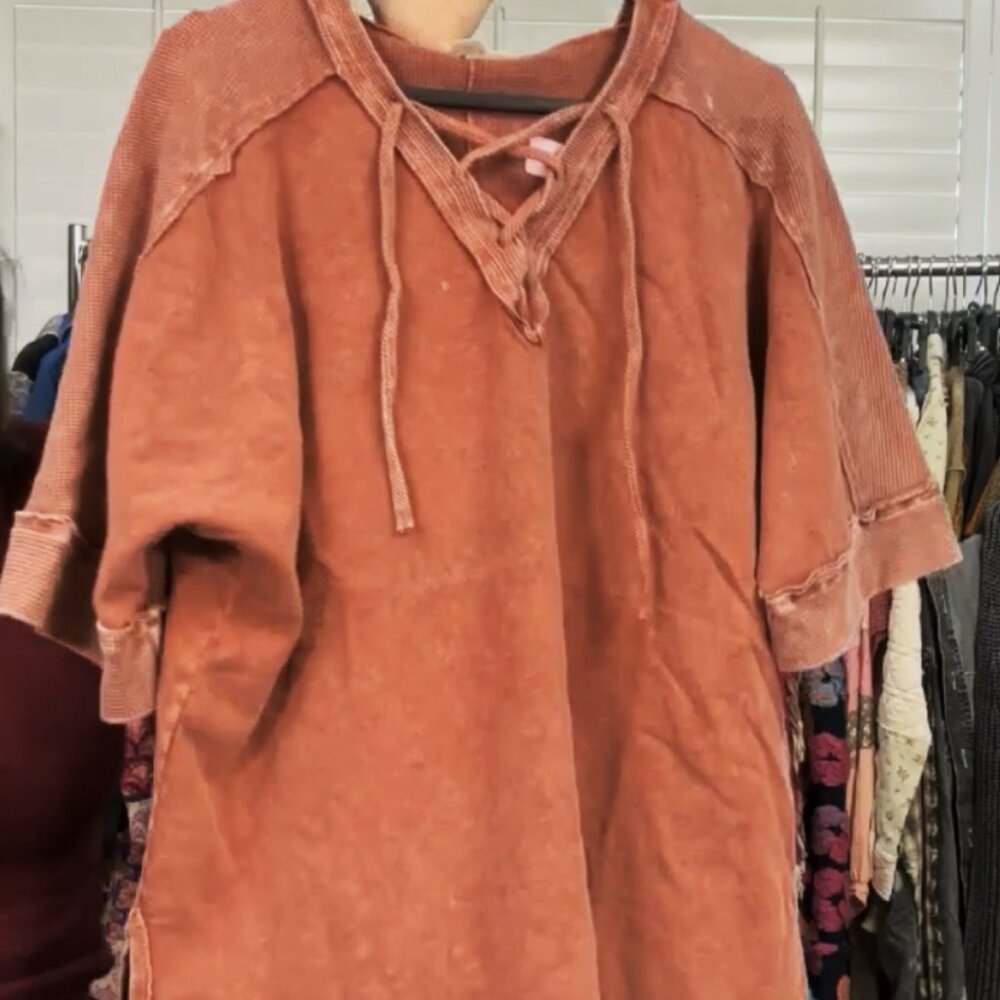 NEW LADIES SIZE S J.HER RUST MINERAL WASH SHORT SLEEVE HOOD LACE FRONT SHIRT TOP